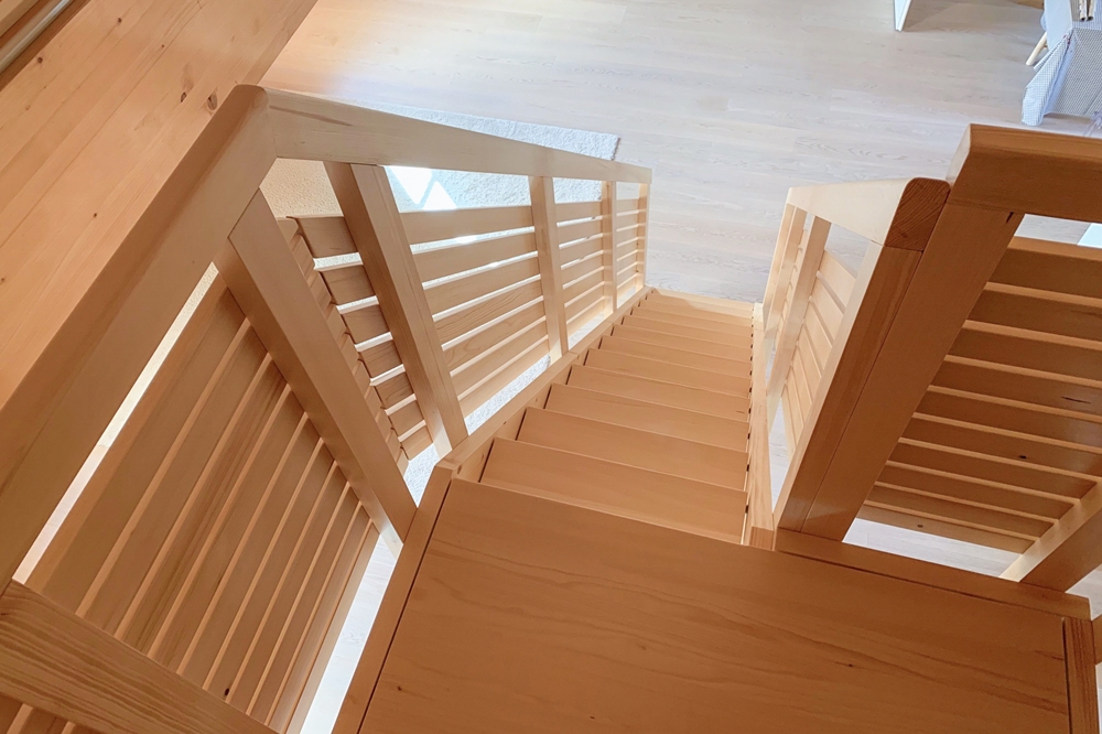 Raumsparstiege Treppe Holz