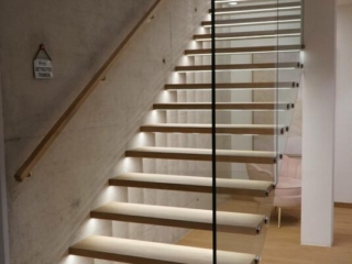 Treppe Glasgeländer Beleuchtung
