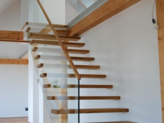Glastragende Treppe Holz