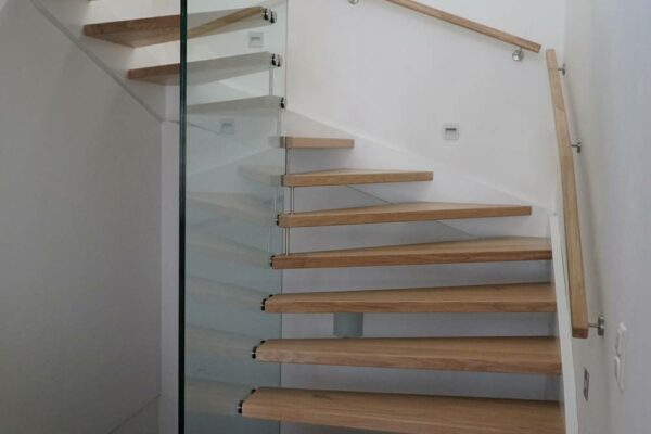 Treppe Glasgeländer Holz