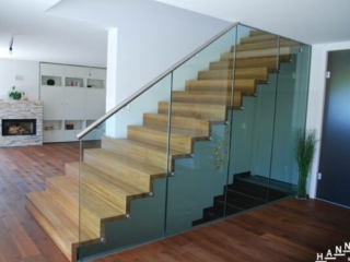 Faltwerk-Treppe Glasgeländer