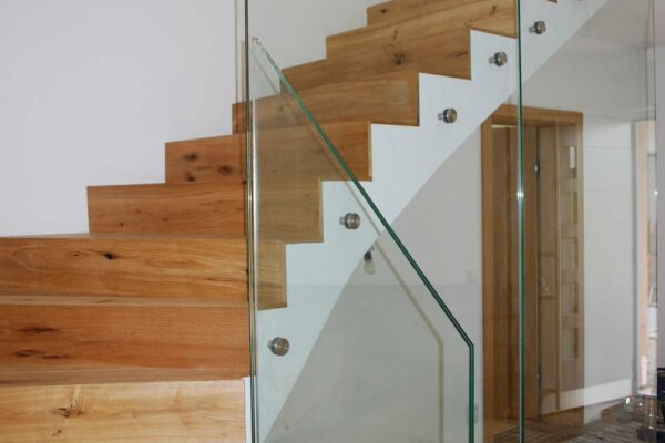 Glasgeländer Holz Stufen