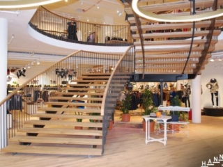 Holztreppe Geländer Schwarz