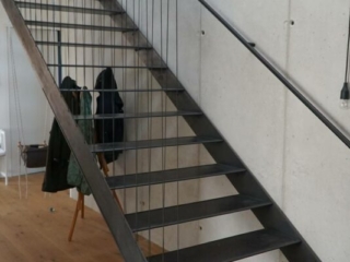 Metalltreppe Metallseile Schwarz