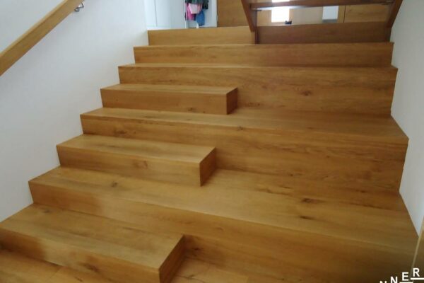 Stiege Holz Ablage