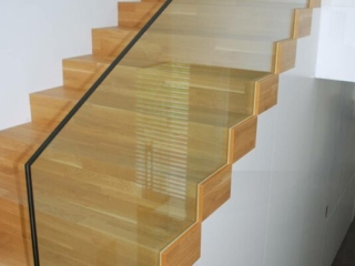 Nurglasgeländer Holzstufen