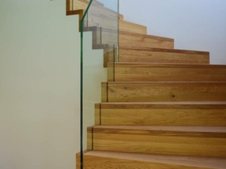 Glas Geländer eingenutet