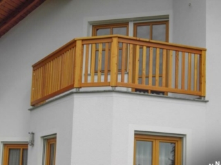 Balkongeländer aus Holz