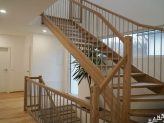 Holztreppe Metall Stäbe