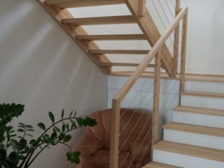 Holz Treppe Metallseile