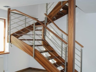 gewendelte Treppe Metallgeländer