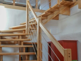 Holmtreppe Geländer Metallstäbe