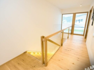 Holzgeländer Glasfüllung Beleuchtung