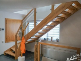 Holztreppe Glasgeländer