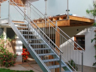 Metalltreppe Metallstiege Glasgeländer