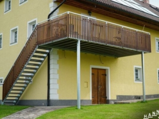 Metall-Balkon Holz-Stäbe