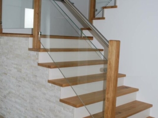 Glasgeländer Treppe Holz