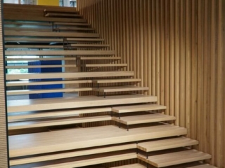 Holztreppe Riegelgel&auml;nder Trib&uuml;ne