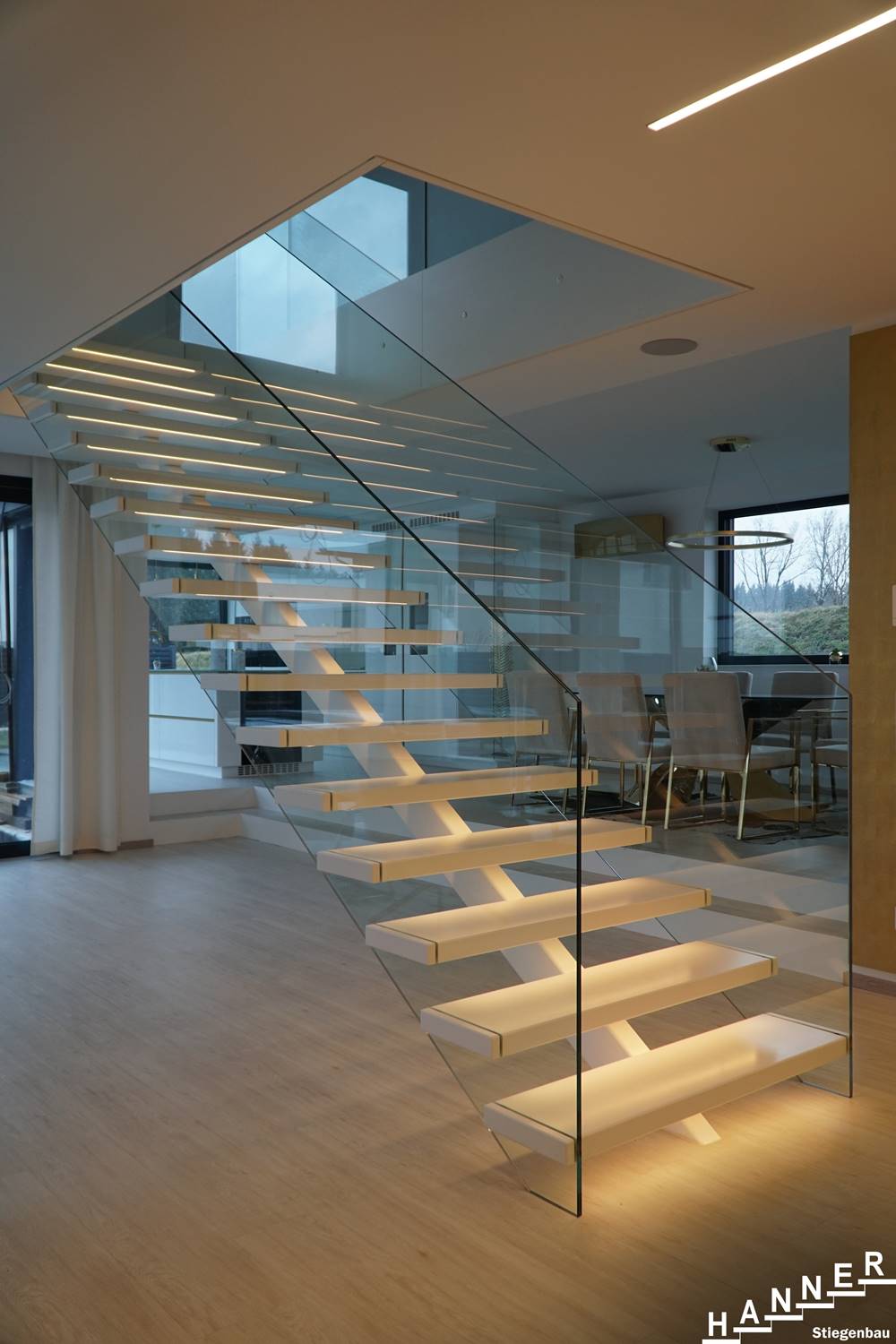 Treppe Weiß Glasfelder