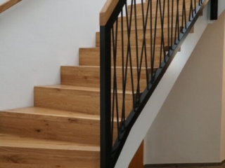 Metallgel&auml;nder Holzhandlauf