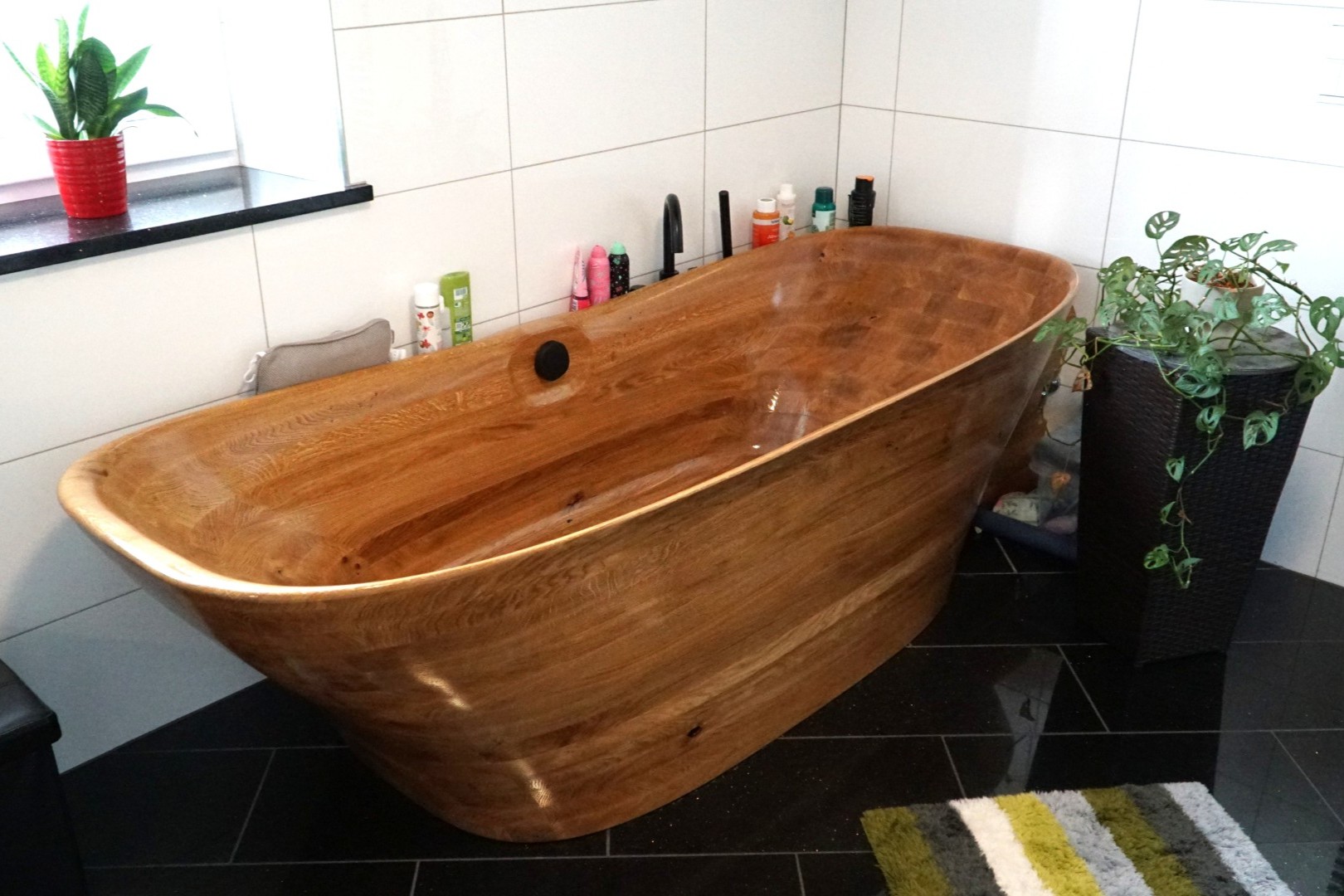 Holzbadewanne und Holzwaschbecken – FESTWOOD